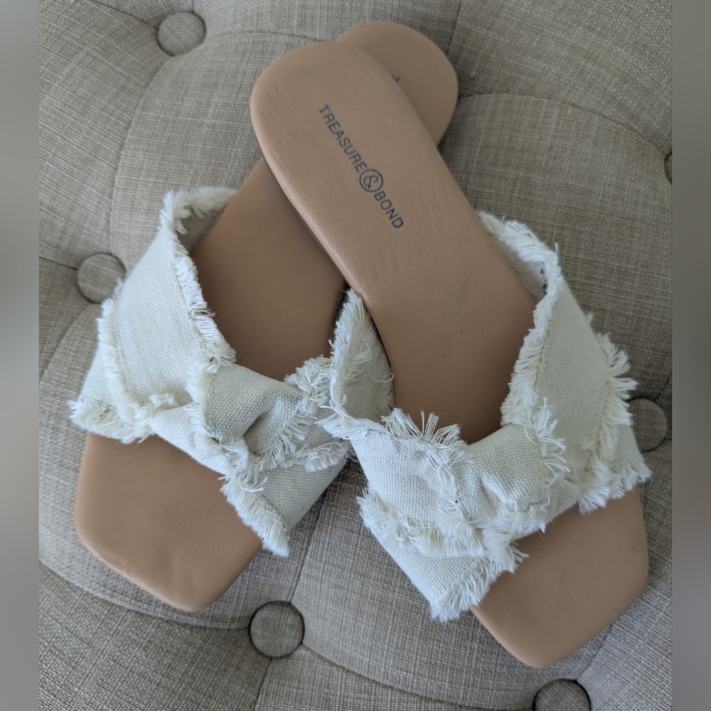 Treasure & Bond white canvas sandals/mules- size 7.5